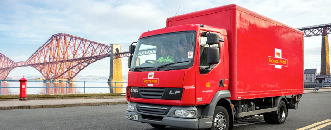 Royal Mail to hire 33,000 temps this year to help with online Christmas parcels