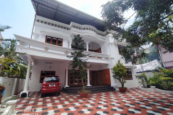 Stunning 4-Bedroom House for Sale in Trivandrum – Prime Location at Ambalamukku